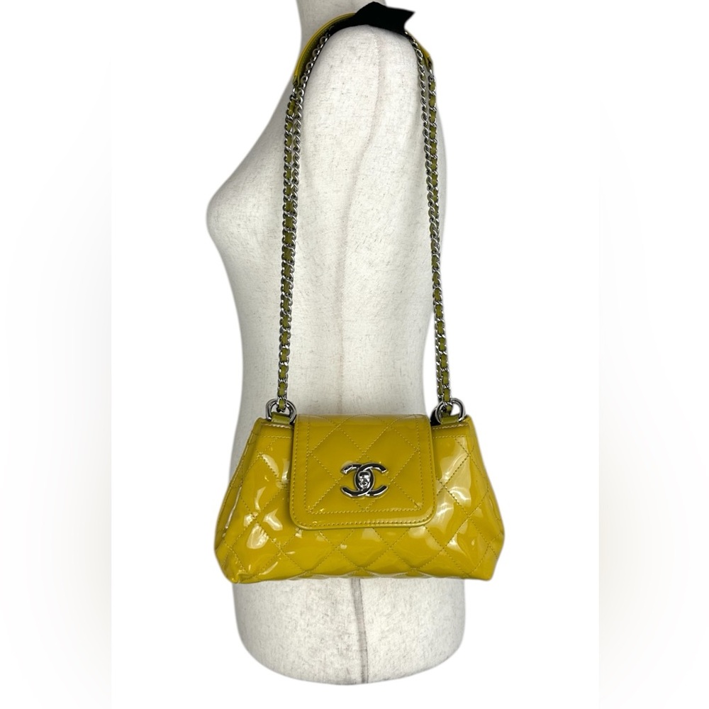 ❌SOLD IN BUNDLE❌CHANEL CC MINI PATENT LEATHER SHOULDER/CROSSBODY BAG - Picture 3 of 14